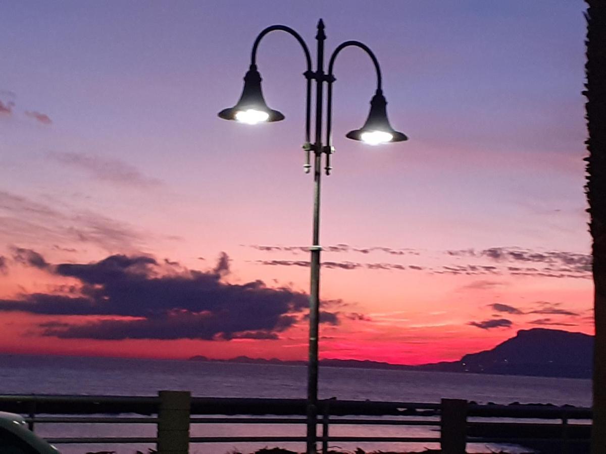 Azzurra Casa Vacanza เวนติมิญา ภายนอก รูปภาพ